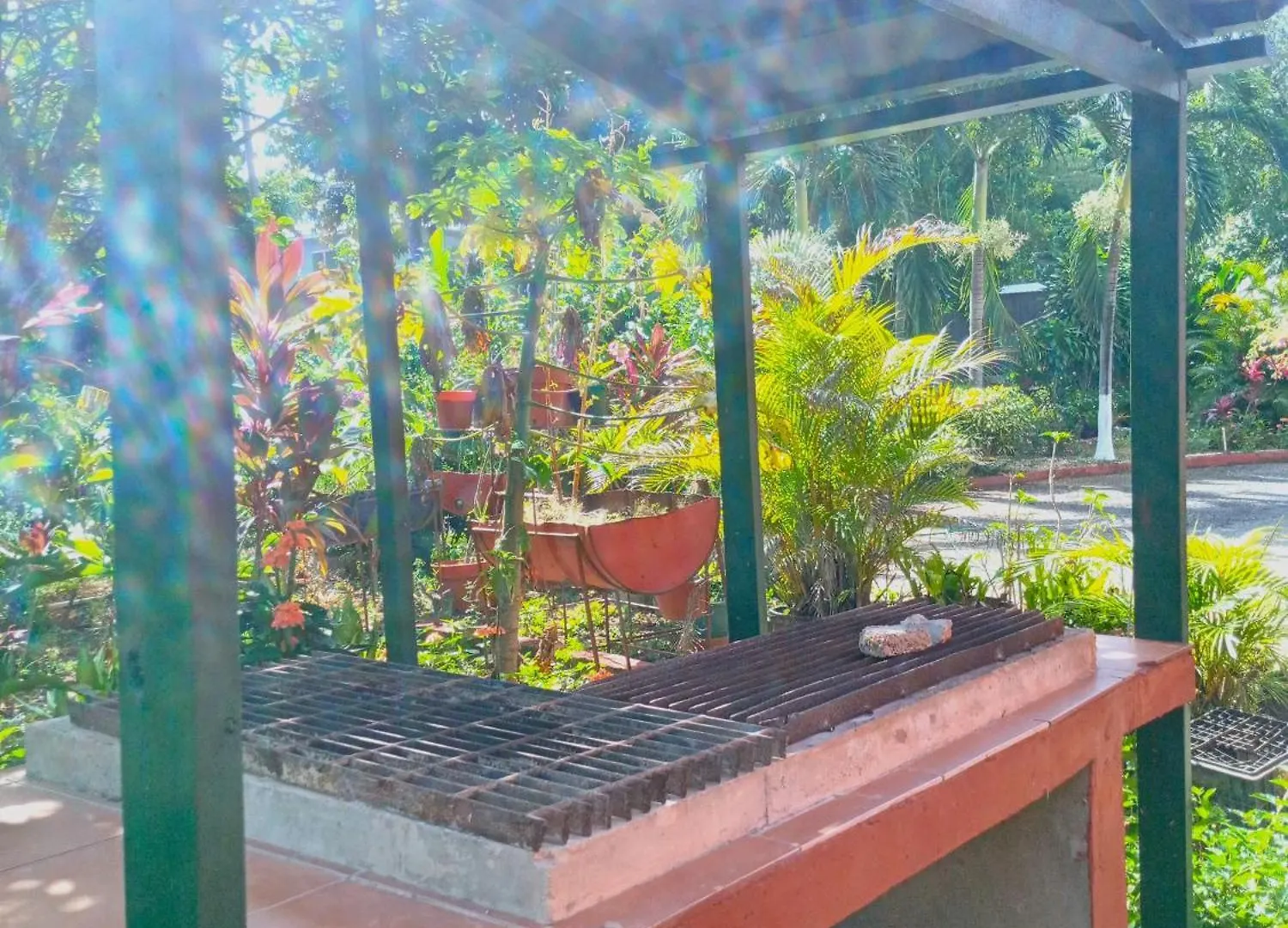 Boni Chateau Vacation Spot Is A One Bedroom Self-Contained Apartment For Travelers Needing To Be In Tune With Nature ディスカバリー・ベイ