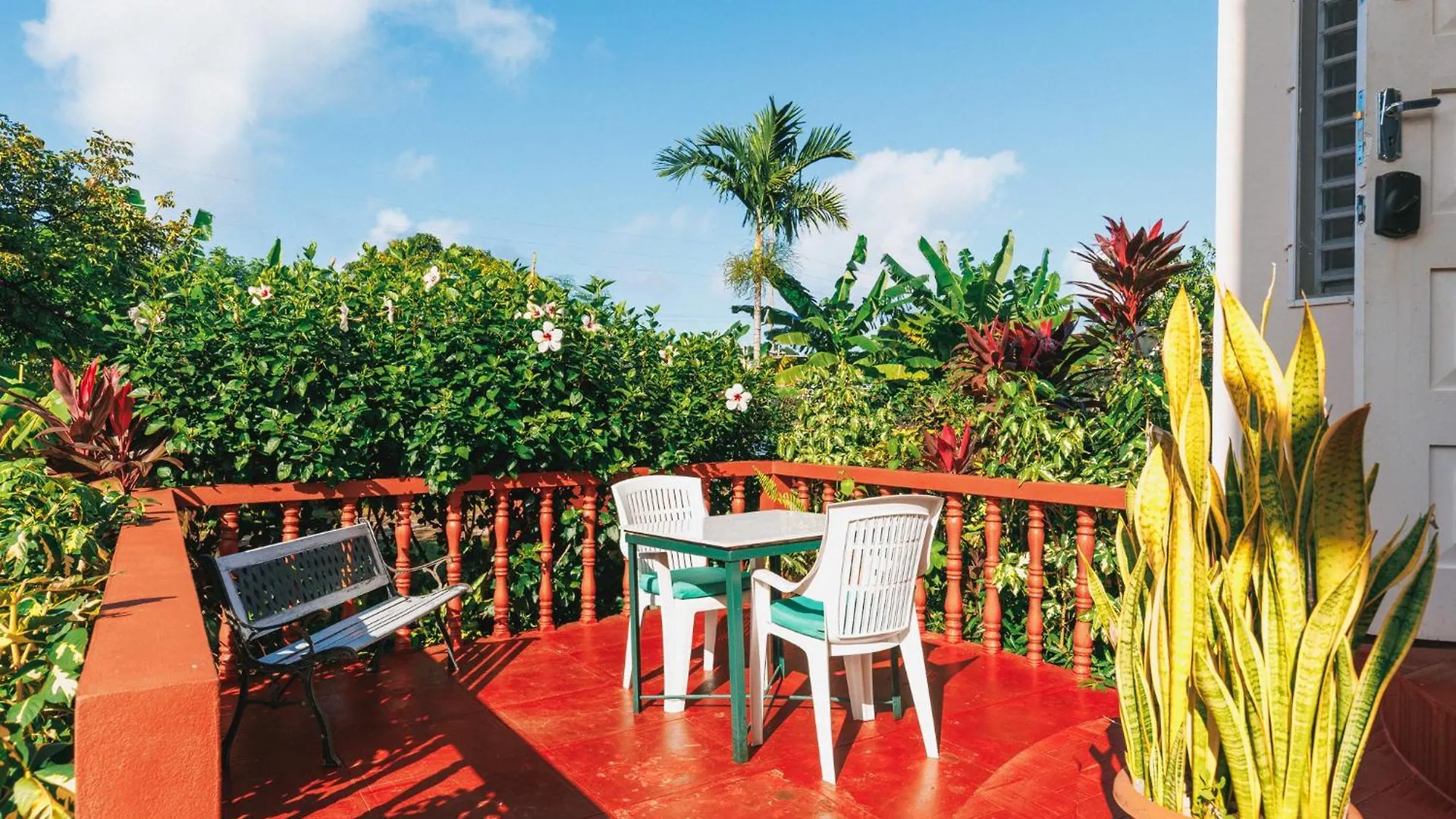 Boni Chateau Vacation Spot Is A One Bedroom Self-Contained Apartment For Travelers Needing To Be In Tune With Nature ディスカバリー・ベイ 0*,